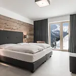 Mondschein & Ski-in Ski-out Luxus Am Arlberg מלון 4*