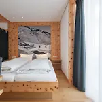 מלון Mondschein & Ski-in Ski-out Luxus Am Arlberg 4*
