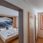 Mondschein & Ski-in Ski-out Luxus Am Arlberg מלון