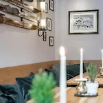 מלון Mondschein & Ski-in Ski-out Luxus Am Arlberg 4*