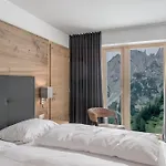 Mondschein & Ski-in Ski-out Luxus Am Arlberg מלון