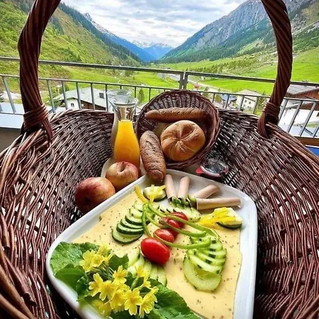 Mondschein & Hotell Stuben am Arlberg