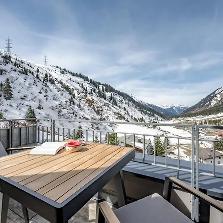 Mondschein Ski-in Ski-out Hotel 4*