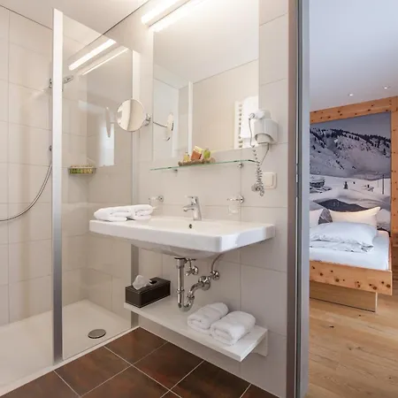 Mondschein & Ski-in Ski-out Luxus Am Arlberg فندق