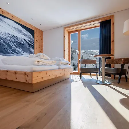 Mondschein Ski-in Ski-out Hotel 4*