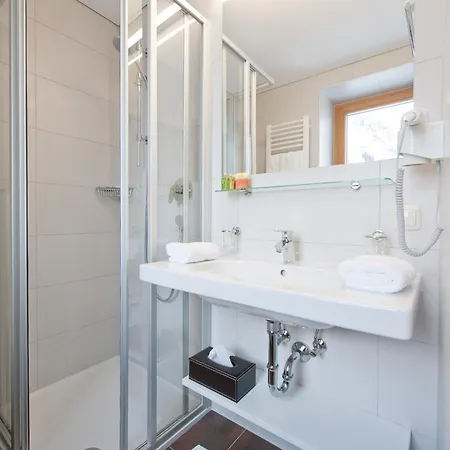 فندق Mondschein & Ski-in Ski-out Luxus Am Arlberg 4*