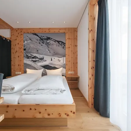 מלון Mondschein & Ski-in Ski-out Luxus Am Arlberg 4*