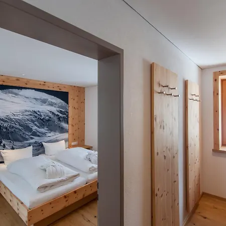 Mondschein & Ski-in Ski-out Luxus Am Arlberg מלון