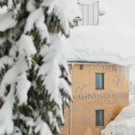 Mondschein Ski-in Ski-out Hotel Stuben am Arlberg