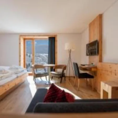Mondschein Ski-in Ski-out Hotel 4*