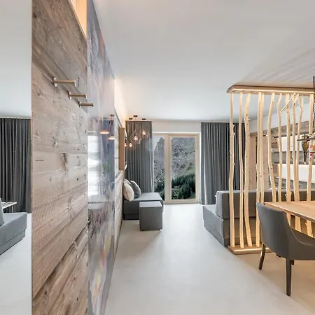 Mondschein & Ski-in Ski-out Luxus Am Arlberg فندق