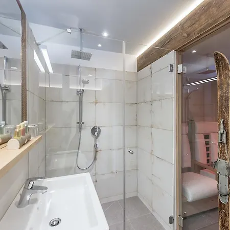 Mondschein & Ski-in Ski-out Luxus Am Arlberg فندق ستوبين آم أرلبرغ