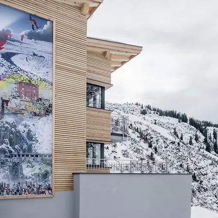 Mondschein & Ski-in Ski-out Luxus Am Arlberg فندق
